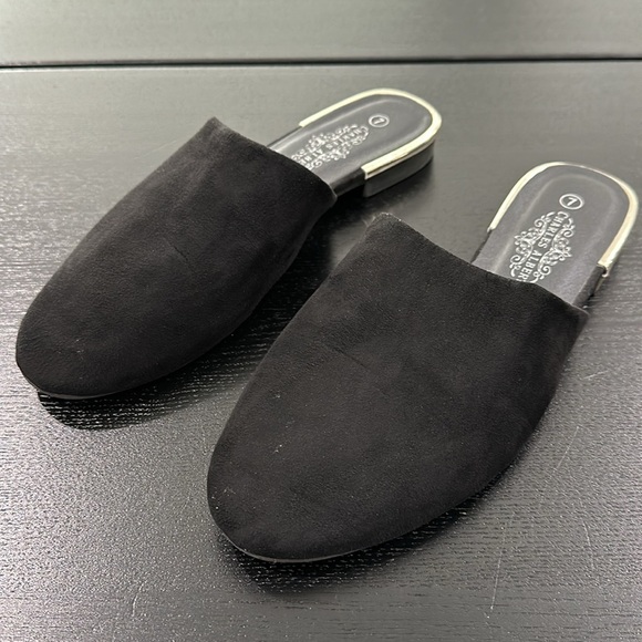 Charles Albert Black Suede Slip-On Flats - 7 - Picture 2 of 6